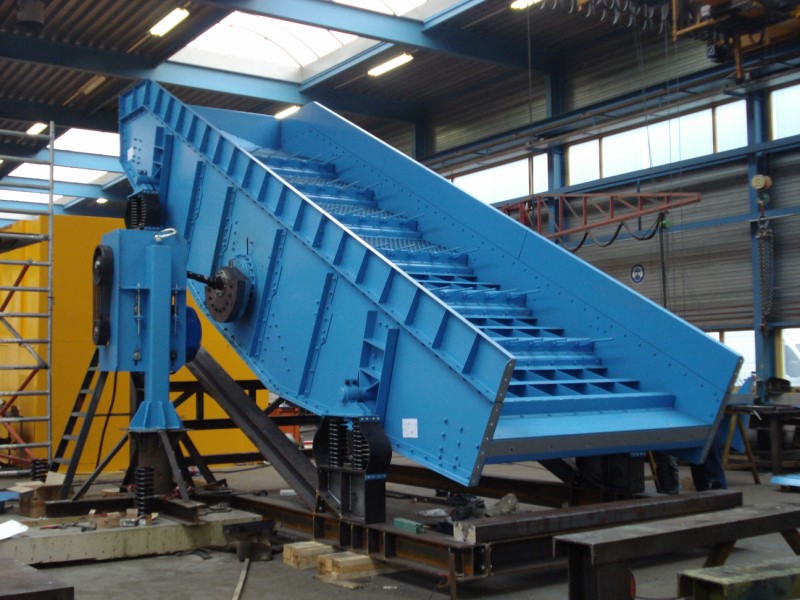 linear vibrating screen production